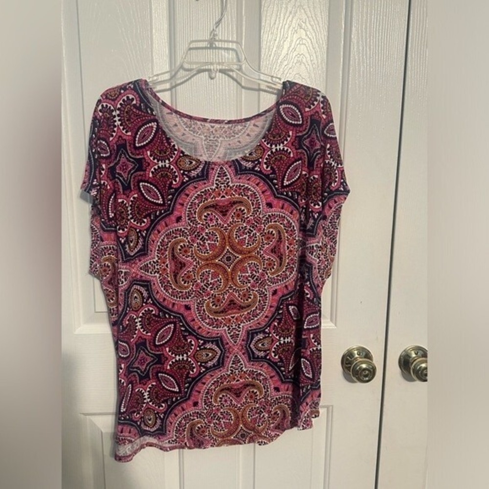 Christopher & Banks Woman 2X Pink Purple Paisley Medallion Short Sleeve Top